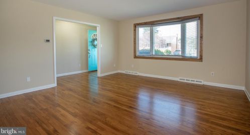 2524 Woodview Dr, Wilmington, DE 19808-2528