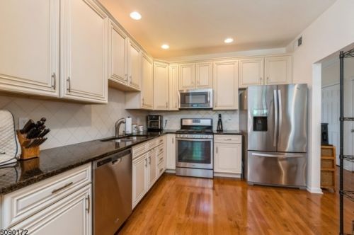 5 Julia Pl, Mount Olive NJ  07828-2461 exterior