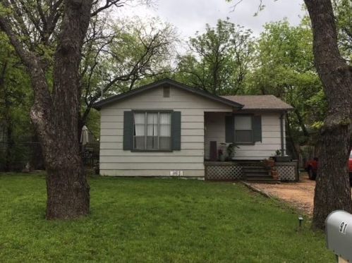 911 Collins St, Denton TX  76201-7010 exterior