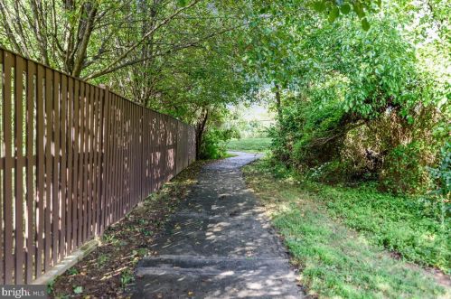 527 Rugby Ct, Purcellville VA  20132-3415 exterior