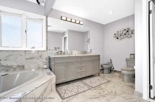 98 Jib Ln, Bricktown NJ  08723-6747 exterior