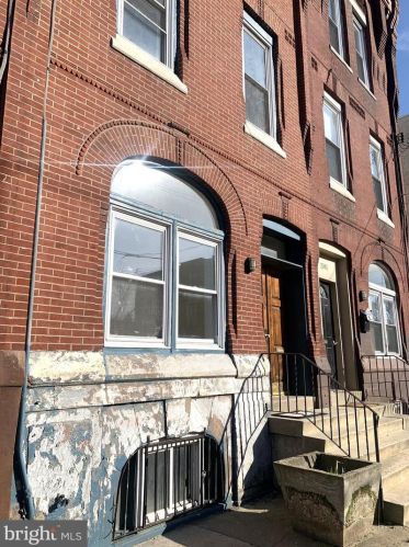 2043 15th St, Philadelphia, PA 19121-2301