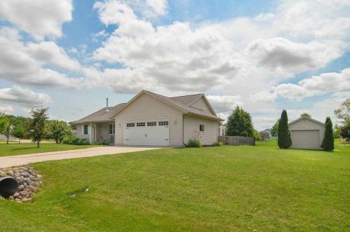 3816 Sandpiper Way, Green Bay, WI 54311-7292