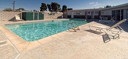 14411 Palmdale Rd, Victorville CA  92392-2746 exterior