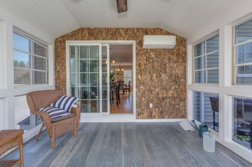 19 Waterford Dr, Sandown NH  03873-2078 exterior