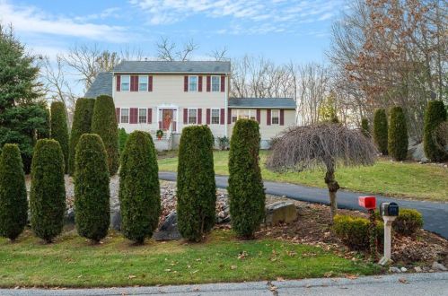 34 Mathew Dr, Providence, RI 02919-1646