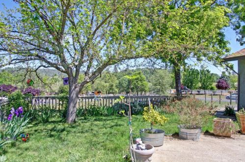 10908 Pleasant Valley Rd, Lake Wildwood, CA 95946-9425