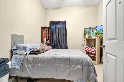 4210 Church St, Galveston TX  77550-1118 exterior