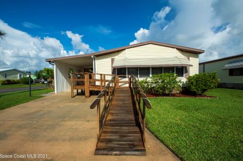 526 Akee Dr, Sebastian, FL 32976-6840