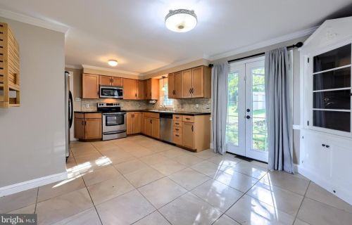 1898 Manor Ridge Dr, Lancaster PA  17603-4447 exterior