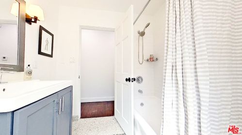 11264 Sunshine Ter, North Hollywood CA  91604-3124 exterior