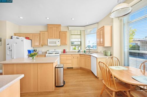 1447 Buckingham Way, Hayward, CA 94544-6347