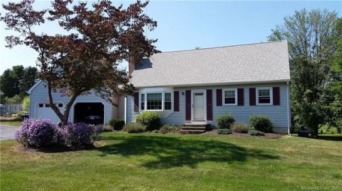 17 Caribou Dr, Norwich, CT 06360-1711