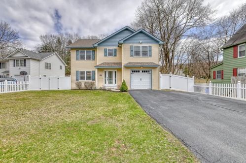 8 Academy Ave, Sloatsburg, NY 10974-2013