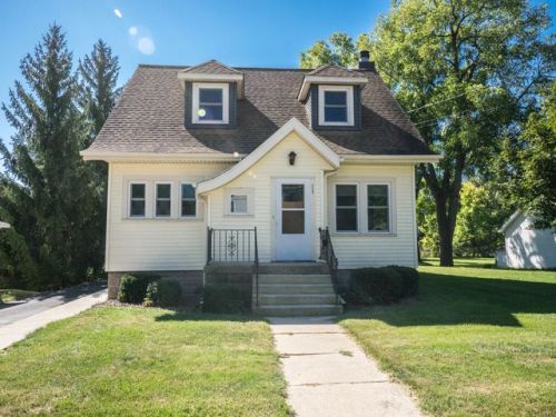117 Park Ave, Mukwonago, WI 53149-1226