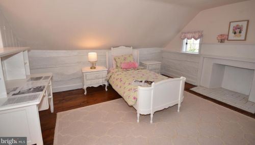 6745 Fayette St, Haymarket VA  20169-2916 exterior