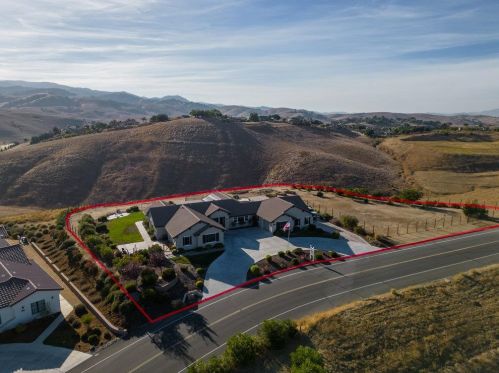 4025 Ashford Cir, Hollister CA  95023-8966 exterior