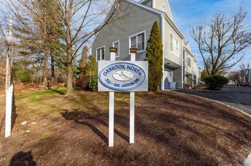390 Anton Dr, Bridgeport, CT 06606-1738
