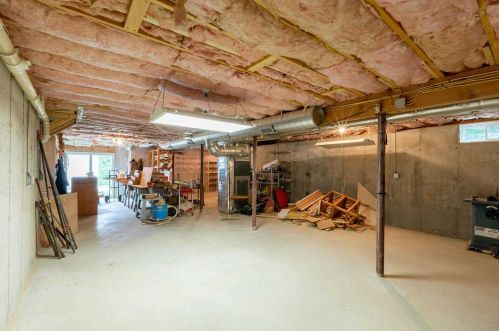 2 Sugar Plum Ln, Londonderry NH  03053-3300 exterior