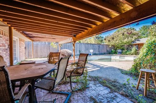 110 Chieftain Dr, Waxahachie TX  75165-1503 exterior