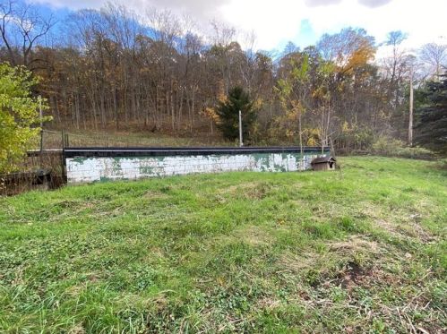 2573 Savannah Rd, New Castle, PA 16101-5538