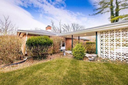 915 Chestnut Ln, Miami, OH 45056-2458
