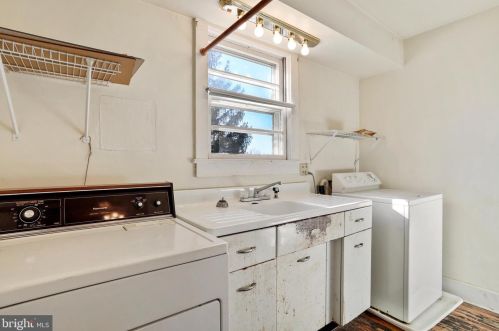 13070 Old Valley Pike, Edinburg VA  22824-3144 exterior