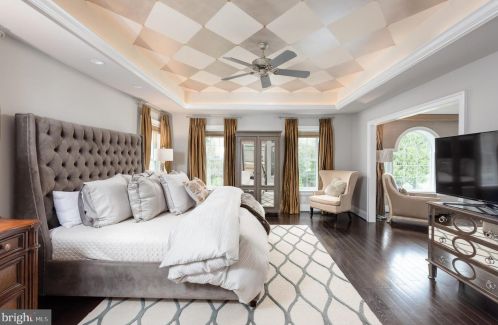 466 Black Swan Ln, Berwyn PA  19312-1908 exterior