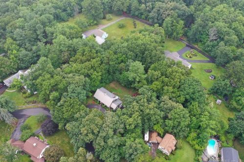 71 Lakewood Cir, Manchester, CT 06040-7014