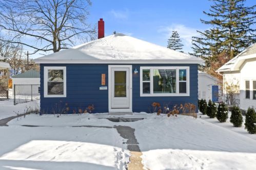 236 Charles St, Waukesha, WI 53186-5509