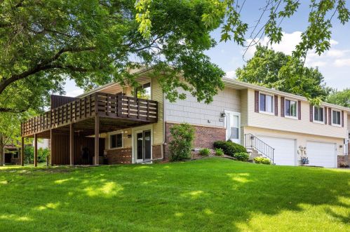 9641 Ensign Cir, Minneapolis, MN 55438-1627