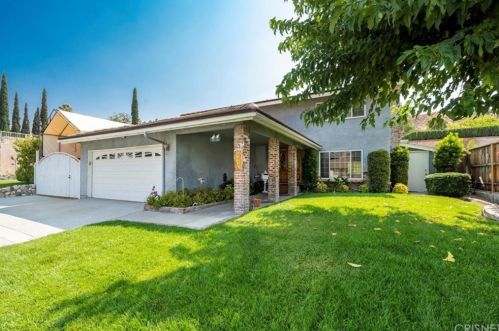 28946 Lotusgarden Dr, Santa Clarita, CA 91387-1836