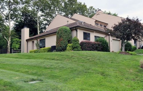 13 Hudson Watch Dr, Crotonville, NY 10562-2440