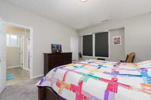 1792 Quarry Oaks Dr, Florence KY  41042-5700 exterior