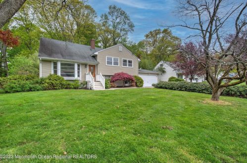 74 Woodside Dr, Tinton Falls, NJ 07701-5836