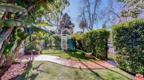 4504 Lennox Ave, Van Nuys CA 91405-4747 exterior