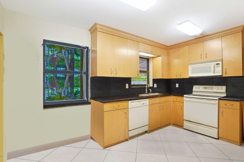 2706 6th St, Boynton Beach, FL 33435-7512