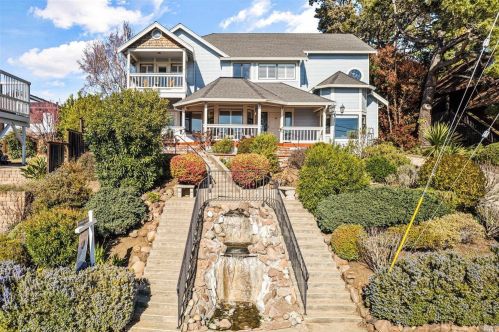 1381 L St, Benicia, CA 94510-2426