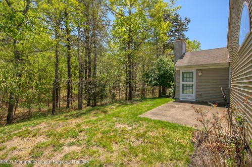 27 Valley Stream Ln, Lakewood NJ  08701-5746 exterior