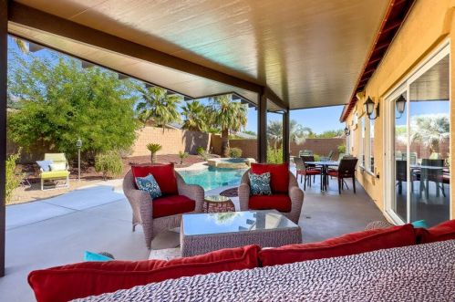828 Mira Grande, Palm Springs CA  92262-1209 exterior