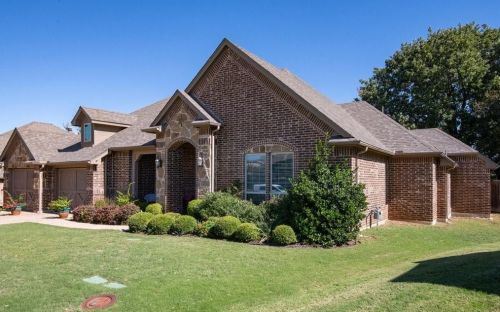 1010 Burkburnett Dr, Weatherford TX  76087-2819 exterior