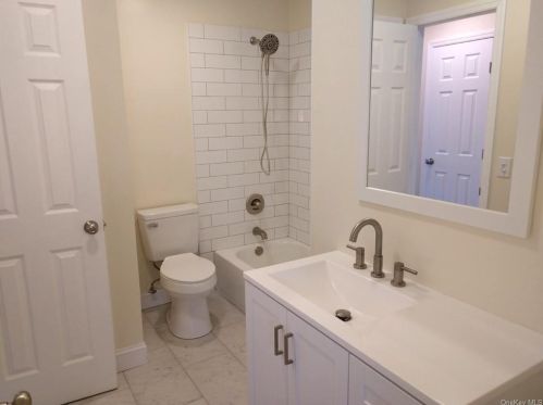 140 Villagegreen Ct, Warwick NY  10990-4238 exterior