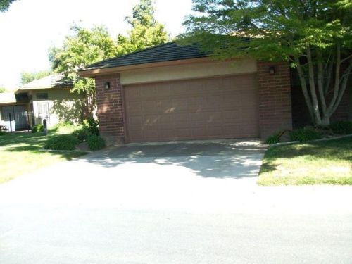 2458 Central Park Dr, Lodi, CA 95242-3207