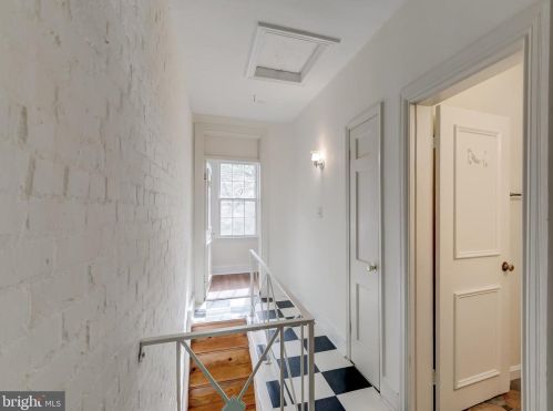 109 7 St, Washington DC  20003-1212 exterior