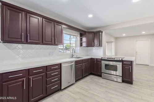 4112 18th Ave, Phoenix AZ  85015-5246 exterior