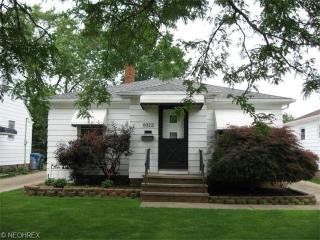 8322 Fernhill Ave, Cleveland, OH 44129-2129