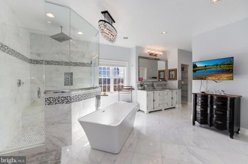 19376 Ml Dm Pl, Leesburg VA 20176-1637 exterior