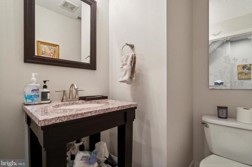 1722 Manton St, Philadelphia PA 19146-3018 exterior