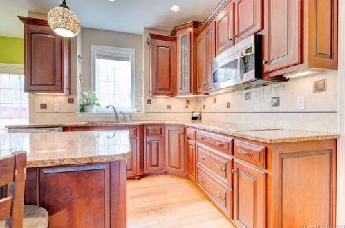 14 Farm Ridge Rd, Unionville CT  06013-2018 exterior