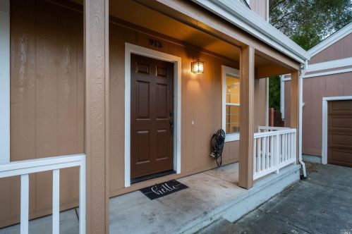 913 Kingwood St, Santa Rosa CA  95401-6509 exterior
